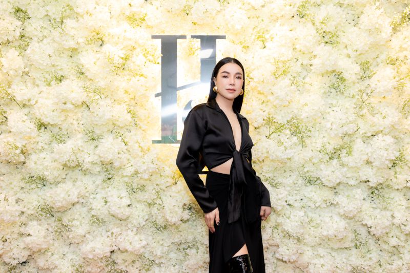 Nu Nghe Sy Dau Tu Han 2 Bo Trang Phuc Cho Su Kien Vua Qua 1