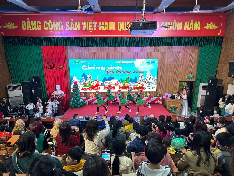Tiết Mục Văn Nghệ Chào Mừng Giáng Sinh Cho Các Bệnh Nhi Tại Sự Kiện