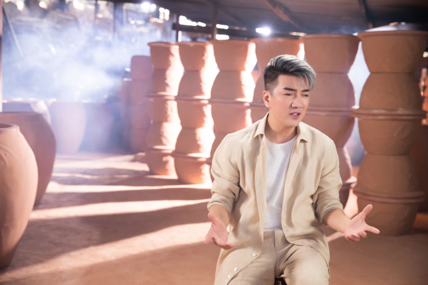 Dam Vinh Hung Chuyen Xe Chieu 30 Tet 4