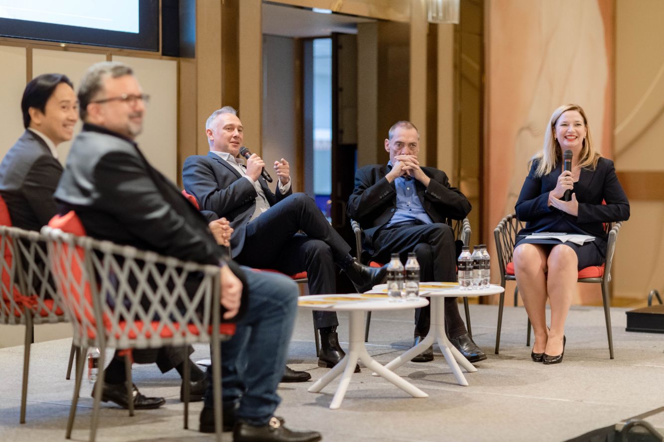 Ong Alex Crane Thu Ba Tu Phai Qua Phat Bieu Tai Toa Dam Cancham Crystal Ball 2023 2 1