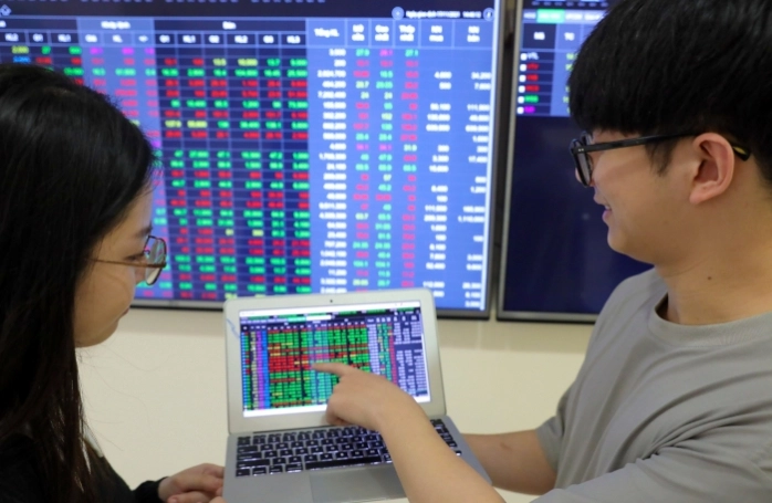 Nhieu Co Phieu Xanh Muot Trong Phien Dao Han Phai Sinh Vn Index Tang Tiep 10 Diem 1