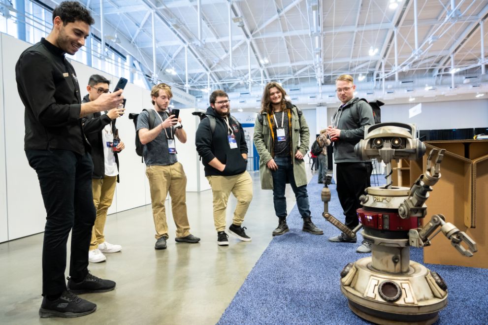 Robot Plus Humans 1