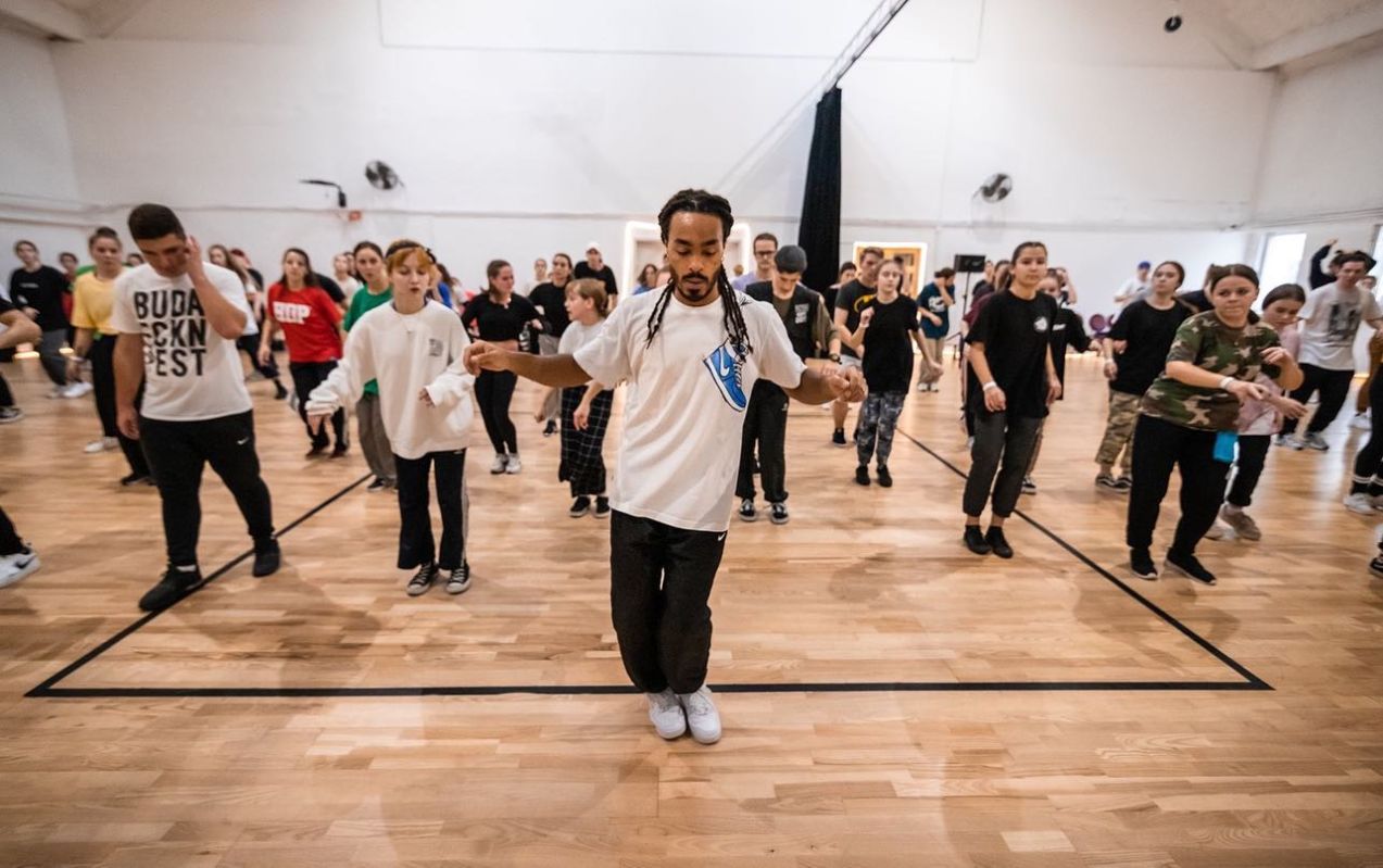 77186074 2561666353927131 6390644545964474368 N 1 1