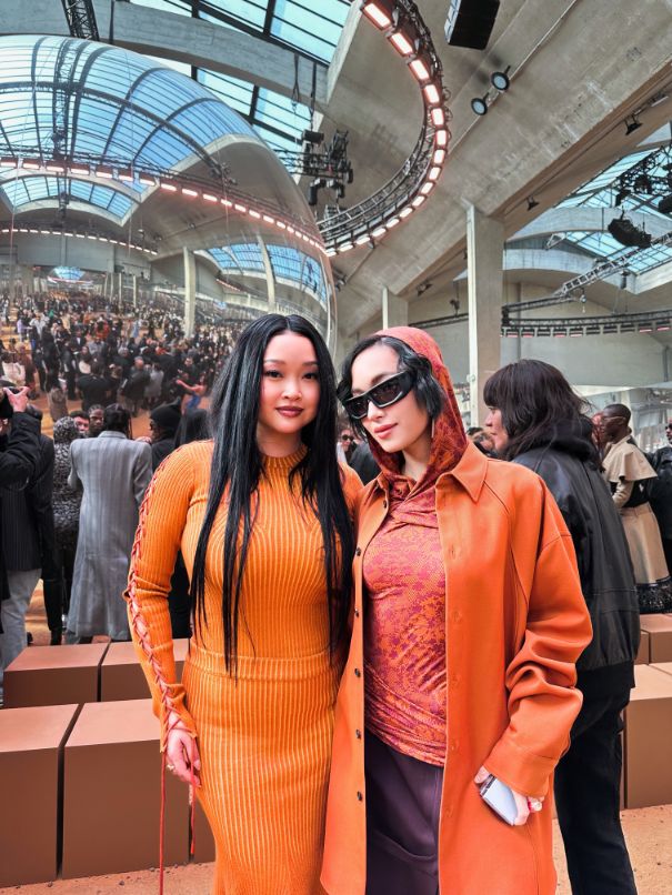 Chau Bui Va Nu Dien Vien Goc Viet Lana Condor Tren Hang Ghe Dau Tai Show Dien Off White 1