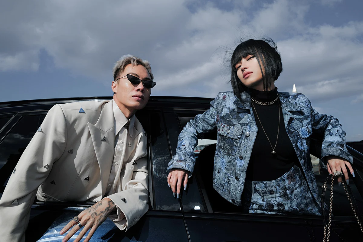 Chau Bui Va Alex Fox Xuat Hien Chung Khung Hinh Trong Trang Phuc Tong Mau Tuong Phan Copy 153421