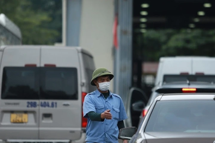 O To Xep Hang Dai Cho Dang Kiem Hang Xe Co Duoc Kiem Dinh Thay 1 06424576 1