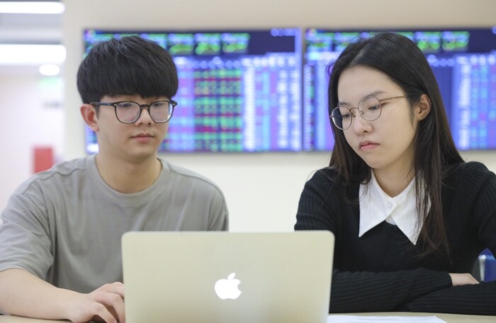 Vn Index Giam Nhe 3 Diem Thanh Khoan Tut Doc Khong Phanh 1