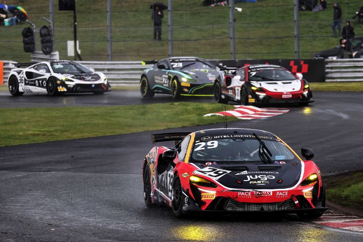 14793 Theracelabmclarenarturagt4onitswaytobritishgtchampionshipgt4racevictory 1 1