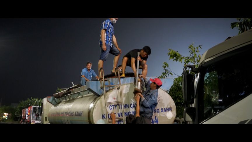 Ban Ngang Khong Khung .00 03 32 12.still011 1