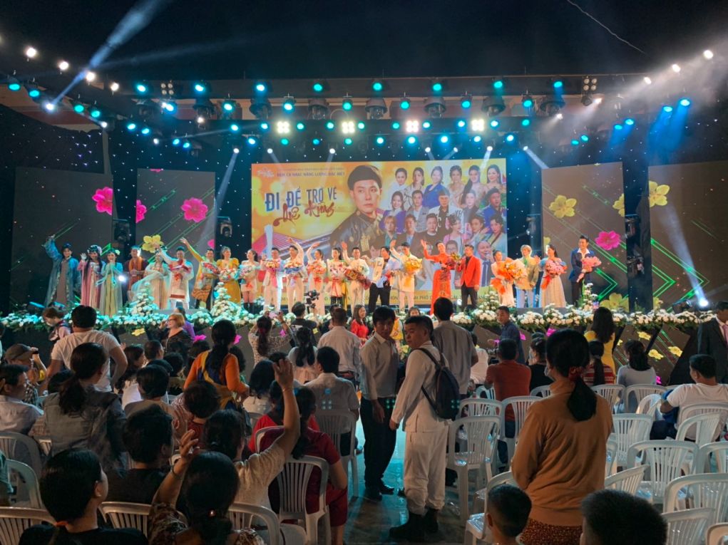 Nghe Si Da Chao 2 Tour Nhac Nhung Khan Gia Van Chua Muon Ve 1 2