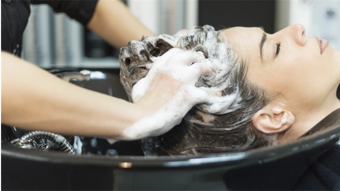 Gioi Lam Dep Ngay Nay Dac Biet Quan Tam Den Suc Khoe Cua Mai Toc Va Da Dau 1