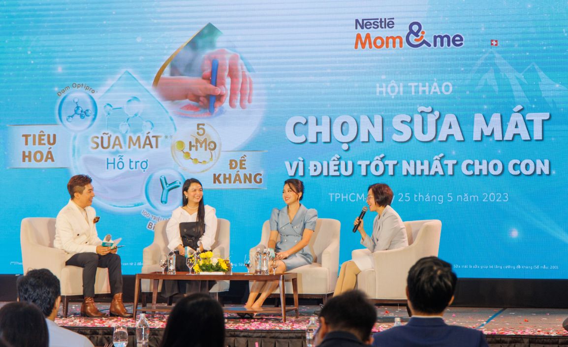 Thao Luan Ban Tron Giua Tien Si Pham Diep Thuy Duong Nguyen Giang Vien Bo Mon Nhi Dai Hoc Y Duoc Tphcm Cung Mc Hong Phuong Va Dai Dien Nhan Hang Nestle Nan Ve Viec Chon Nguon Dinh D 1