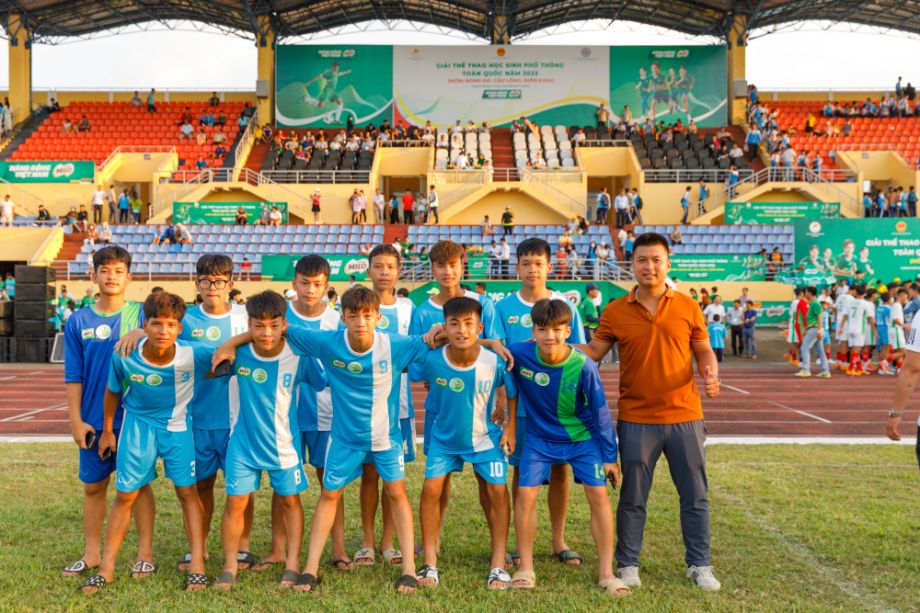 Giai Dau Tiep Tuc Chinh Thuc Khai Mac Bo Mon Dien Kinh Bong Da Va Cau Long Tai San Van Dong Tu Do Tp. Hue 1 2