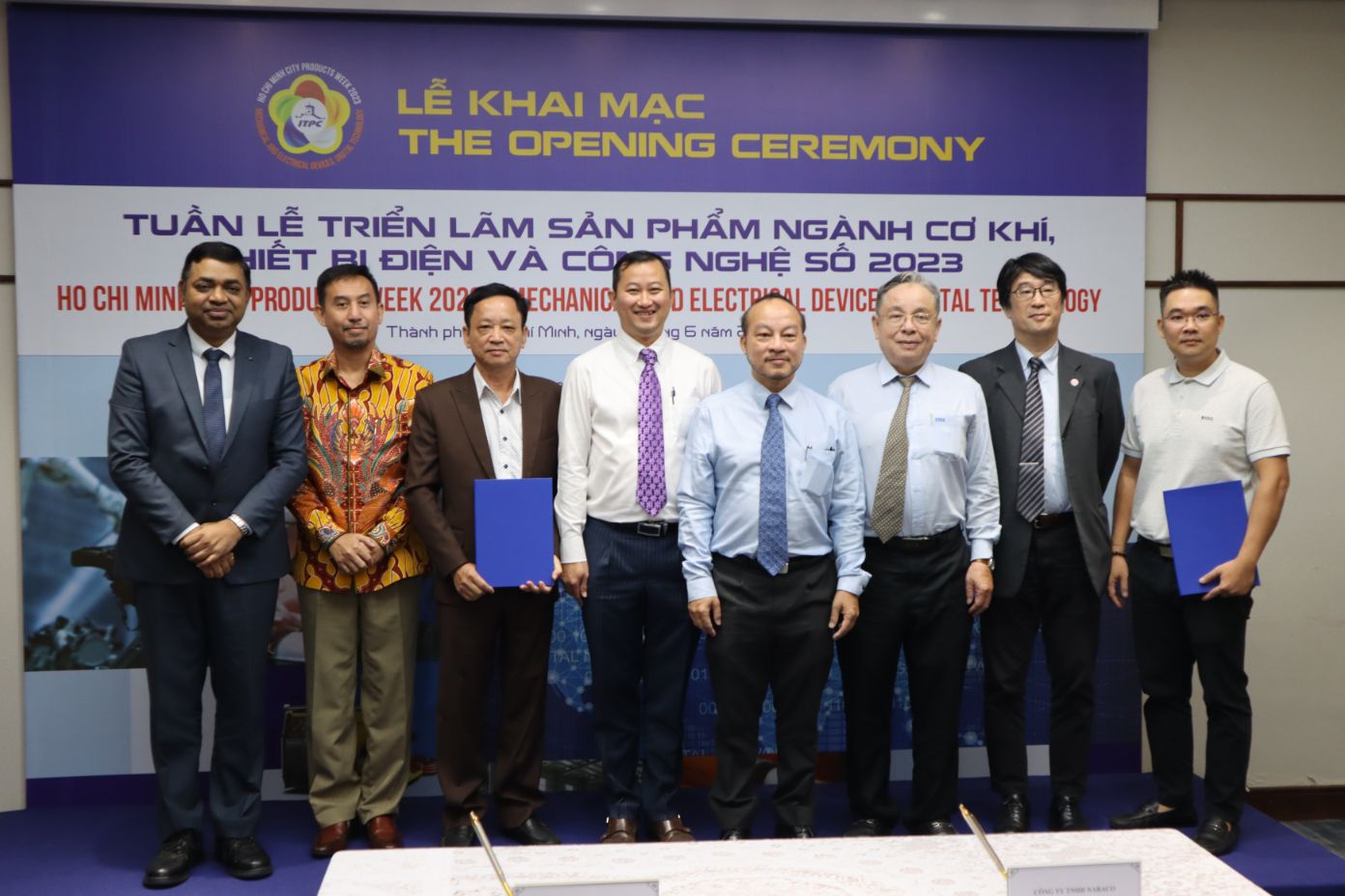 Mou Giua Cac Thanh Vien Hiep Hoi Hamee.