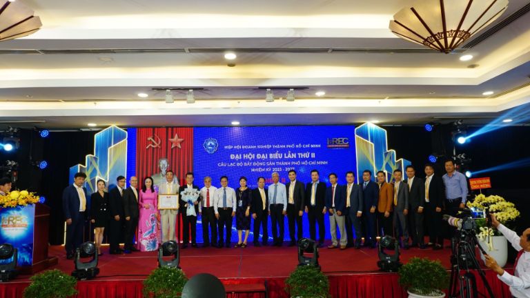 Ee67662b93b942e71ba8