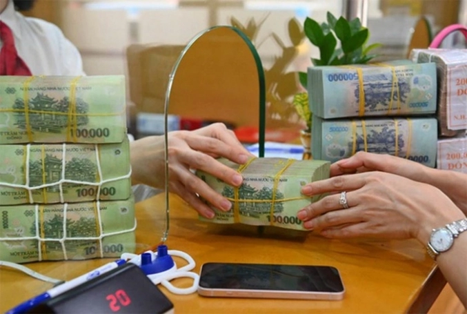 Lai Suat Giam Nhanh Dong Tien Rut Chay Khoi Ngan Hang 3