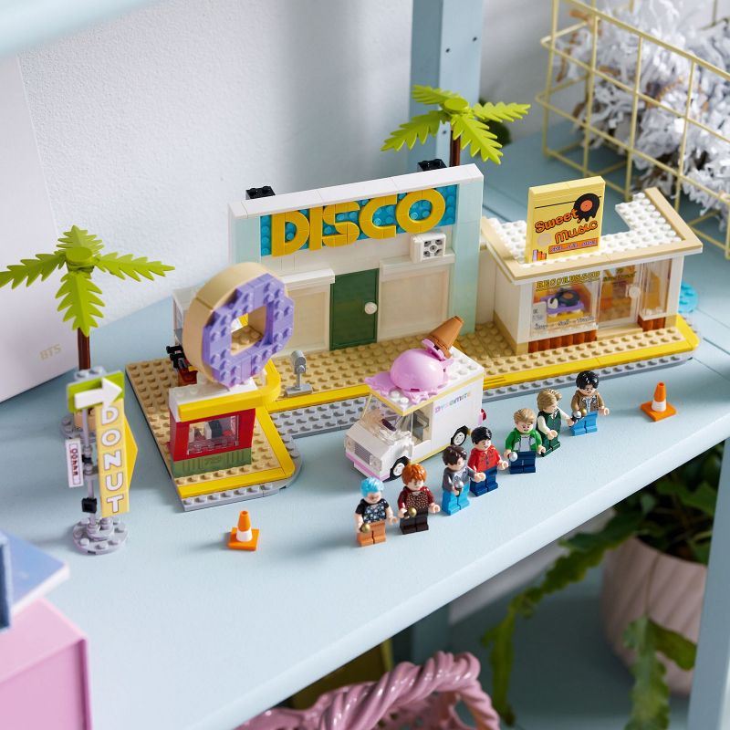 Lego Bts Dynamite 04