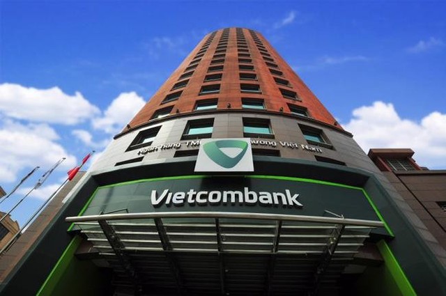 Vietcombank Bat Ngo Chuyen Tu Mien Phi Sang Thu Phi Tang Phi Dich Vu The Ngan Hang 1