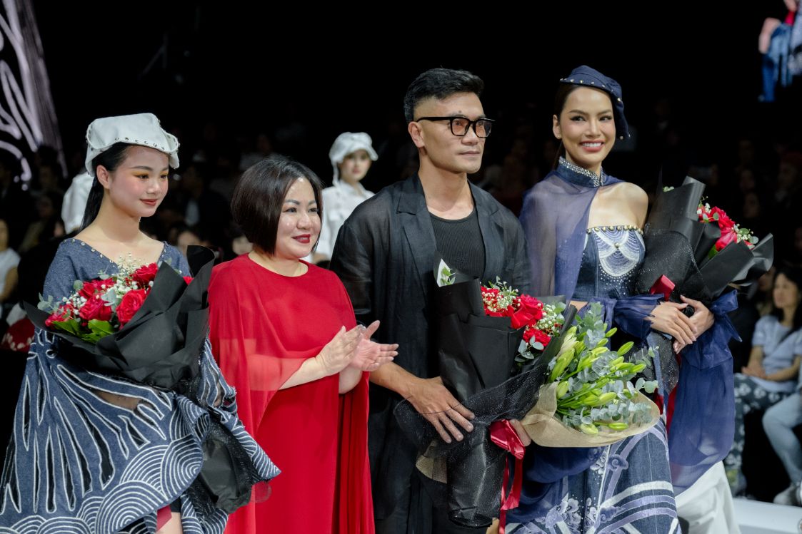 1. Madame Trang Le Tang Hoa Chuc Mung Cho Su Thanh Cong Cua Bst Nuoc Dau Nguon Cua Ntk Vu Viet Ha 1 1