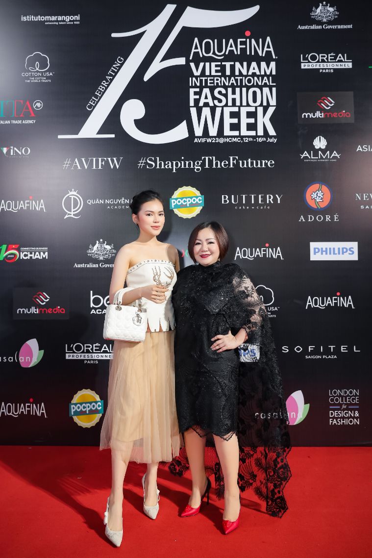 1.ba Trum Lang Mot Madame Trang Le Cung Con Gai Huynh Gia Han 