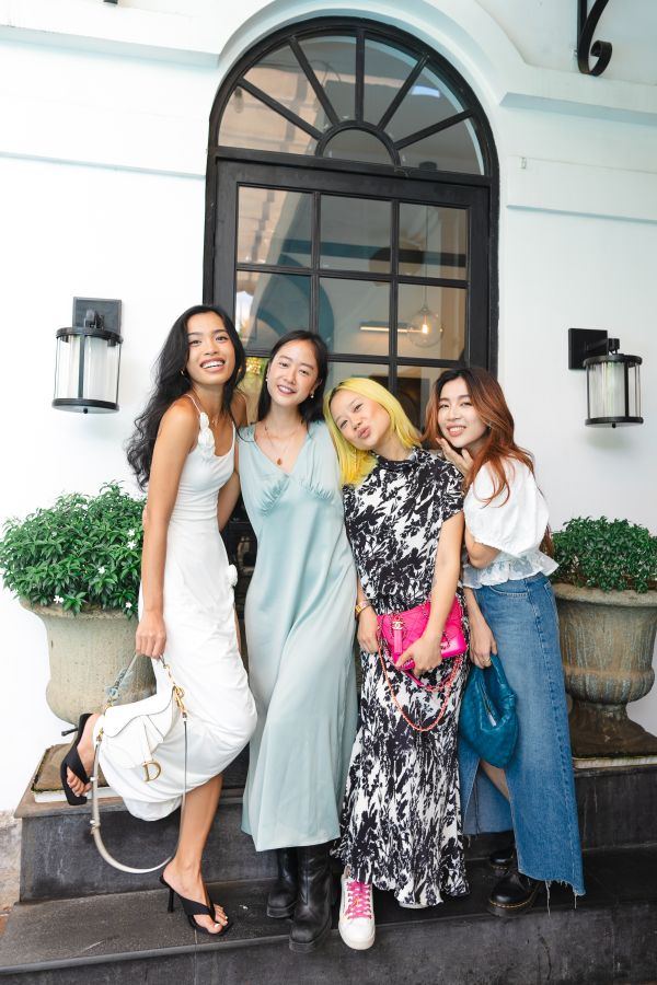 Amandine Chia Se Khoanh Khac Vui Ve Cung Ban Be