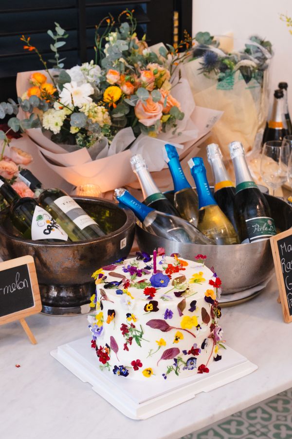 Rat Nhieu Loai Ruou Chieu Dai Khach Moi Trong Bua Tiec