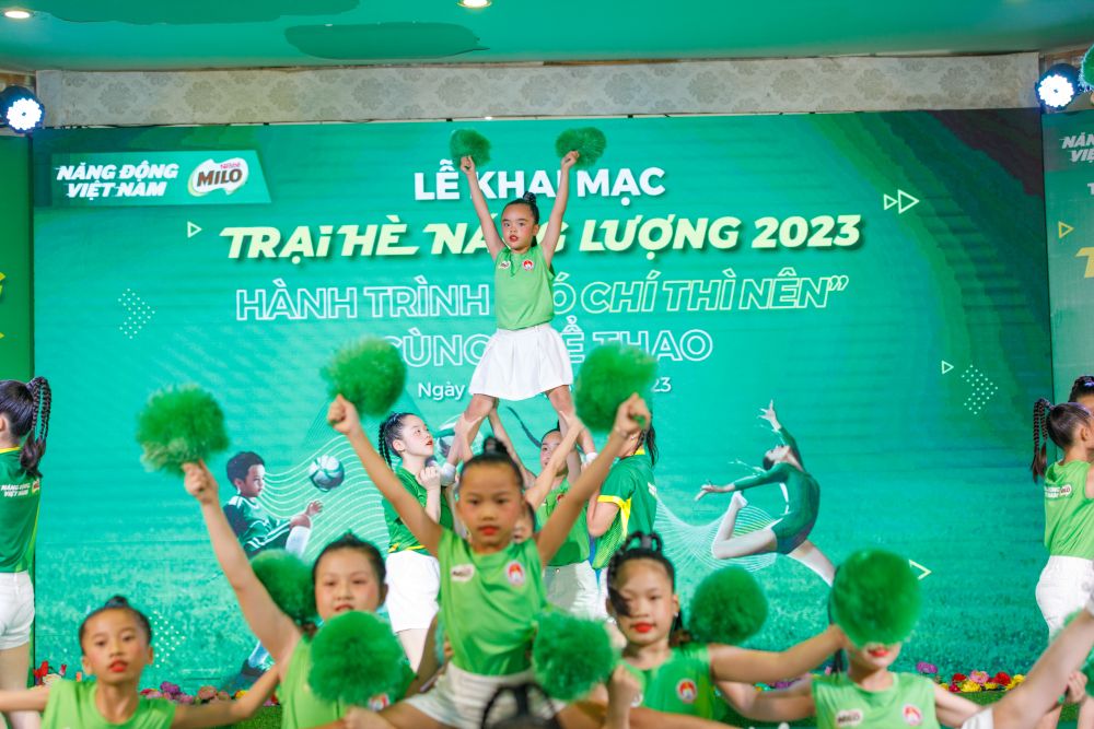 Tiết Mục Biểu Diễn Aerobics Trên Nền Nhạc Milo Here We Go Thổi Bùng Sức Nóng Của Lễ Khai Mạc Trại Hè Năng Lượng Nestlé Milo 2023 – Trung Tâm Rèn Ý Chí