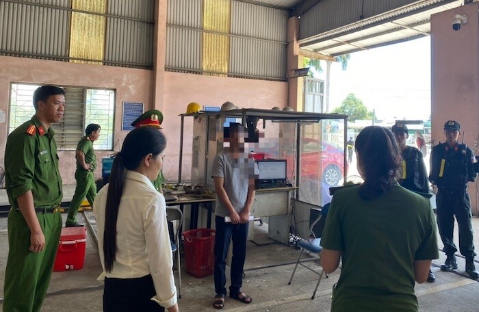 Bat Giam Doc Va Pho Giam Doc Trung Tam Dang Kiem Xe Co Gioi O Quang Ngai 2