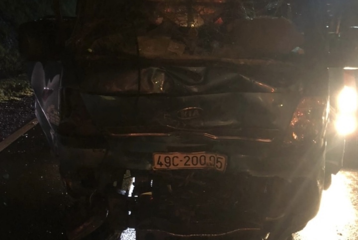 Binh Thuan Xe Tai Nghi Mat Phanh Tong Vao Duoi Xe Khach Khi Do Deo 3 Nguoi Bi Thuong 1