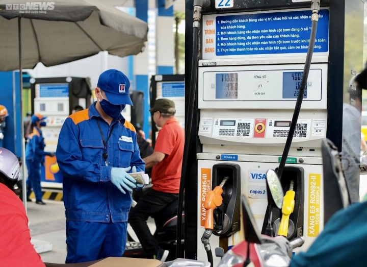 Gia Xang Tang Manh Xang Ron 95 Tang 1 300 Dong Gan 23 000 Dong Lit 1