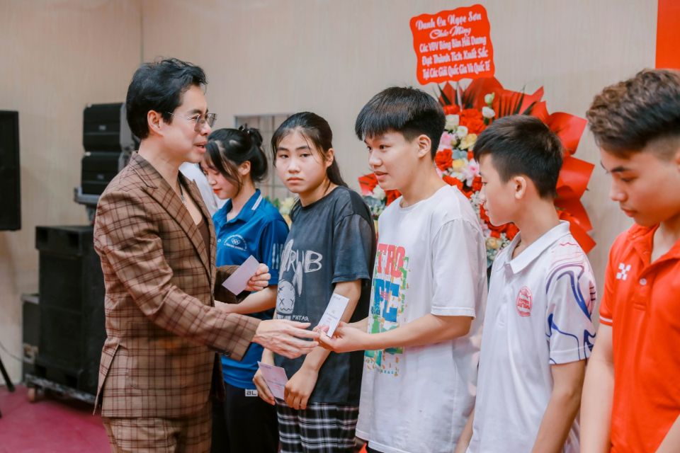 Ngoc Son Trao Thuong 1