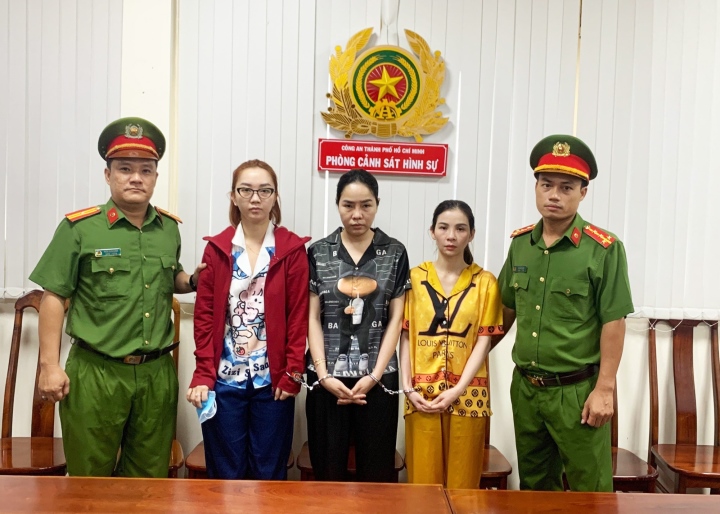 Quan Ly Nha Hang Dieu Tiep Vien Nu Ban Dam Gia 35 Trieu Dong Luot 1