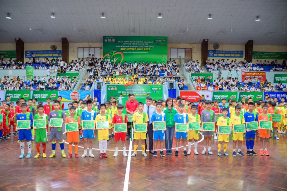 Trong Khuon Kho Giai Bong Da Nhi Dong U11 Toan Quoc Nestle Milo Da Trao Tang 16 Suat Hoc Bong Co Chi Thi Nen Cho 16 Em Cau Thu No Luc Vuot Qua Kho Khan Cua Ban Than