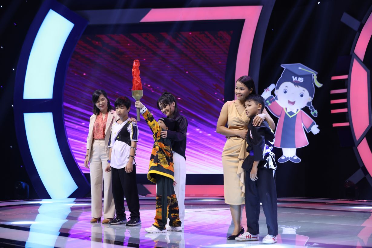 Vo Cua Bboy Phuoc Lee Me Cua Be Phuoc An Xuc Dong Truoc Phan Trinh Dien Cua Con Trai 1