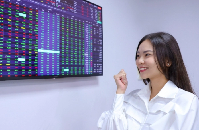 Hau Nghi Le Vn Index Xanh Muot Suot Ca Phien Khi Ap Sat Moc 1 235 Diem 1