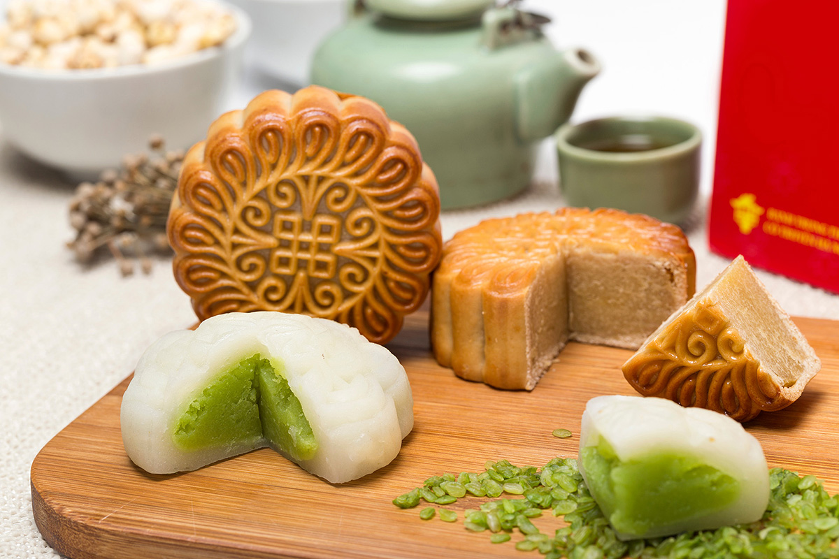 The,moon,cakes,are,so,delicious,with,hot,tea,,everyone