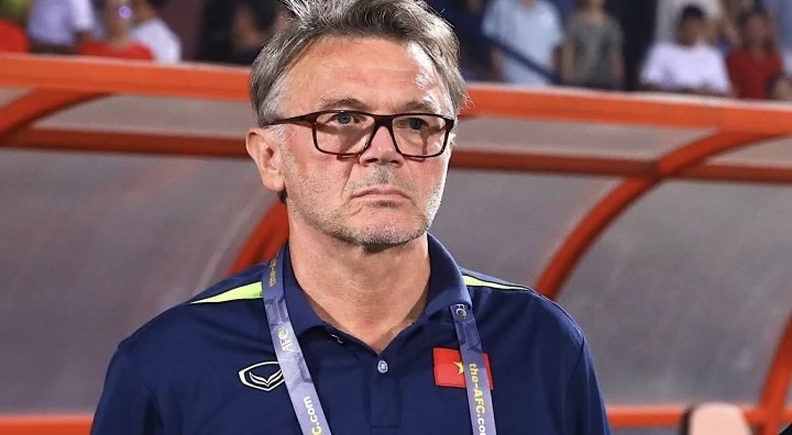 Troussier Ngoai San 21571369 1