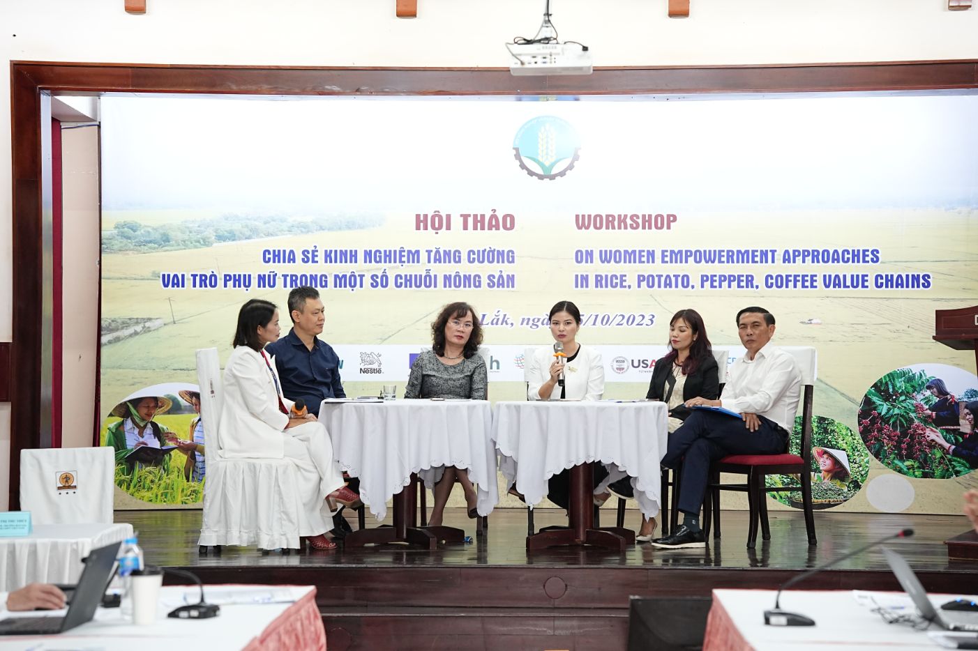 Ba Le Thi Hoai Thuong Quan Ly Doi Ngoai Cap Cao Nestle Viet Nam Thu 4 Tu Trai Qua Phai Chia Se Cung Cac Dien Gia Tai Hoi Thao Ngay 25 10.jpg 1 1