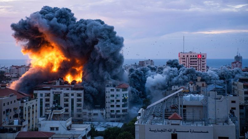 Israeli Airstrike In Gaza 1698229045068 2