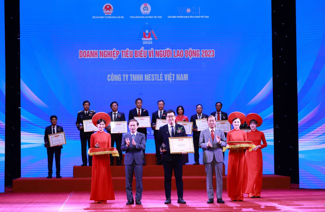 Nestle Viet Nam Duoc Vinh Danh Doanh Nghiep Tieu Bieu Vi Nguoi Lao Dong Lan Thu 4 Lien Tiep. 3