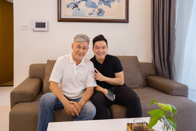 Nguyen Hoai Linh Tu Nhan Vien Booking Quang Cao Tro Thanh Quan Ly Nghe Sy 1