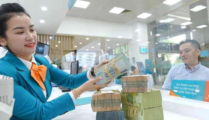 Dan Tiep Tuc Don Tien Vao Ngan Hang Hang Trieu Ty Von Re Ton Trong Kho 2