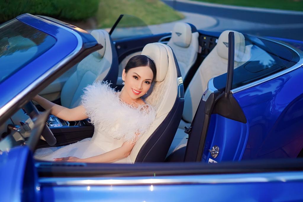 Ha Phuong Sang Trong Ben Trong Chiec Sieu Xe Benley Coupe 1 1