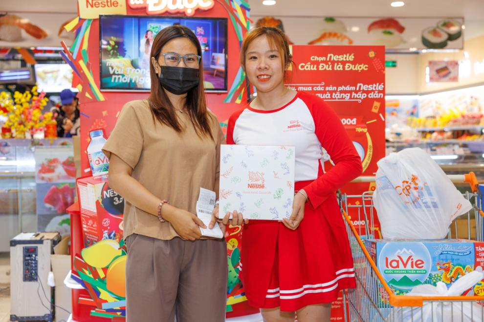 Khach Hang Tham Gia Doi Qua Va Thu Suc Voi Nhieu Hoat Dong Tro Choi Tuong Tac 1 1 1