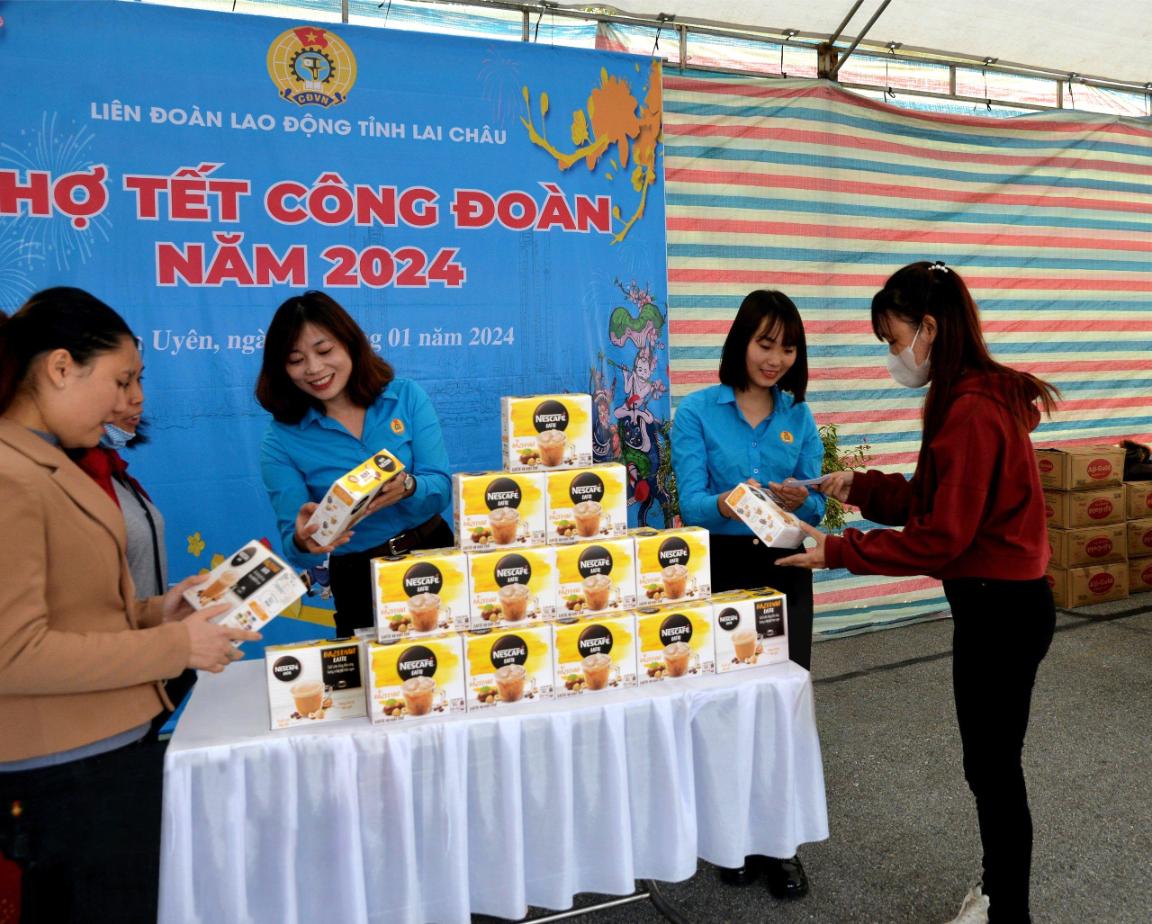 San Pham Cua Nestle Viet Nam Duoc Tang Cho Nguoi Lao Dong Tai Cho Tet Cong Doan Do Lien Doan Lao Dong Tinh Lai Chau To Chuc