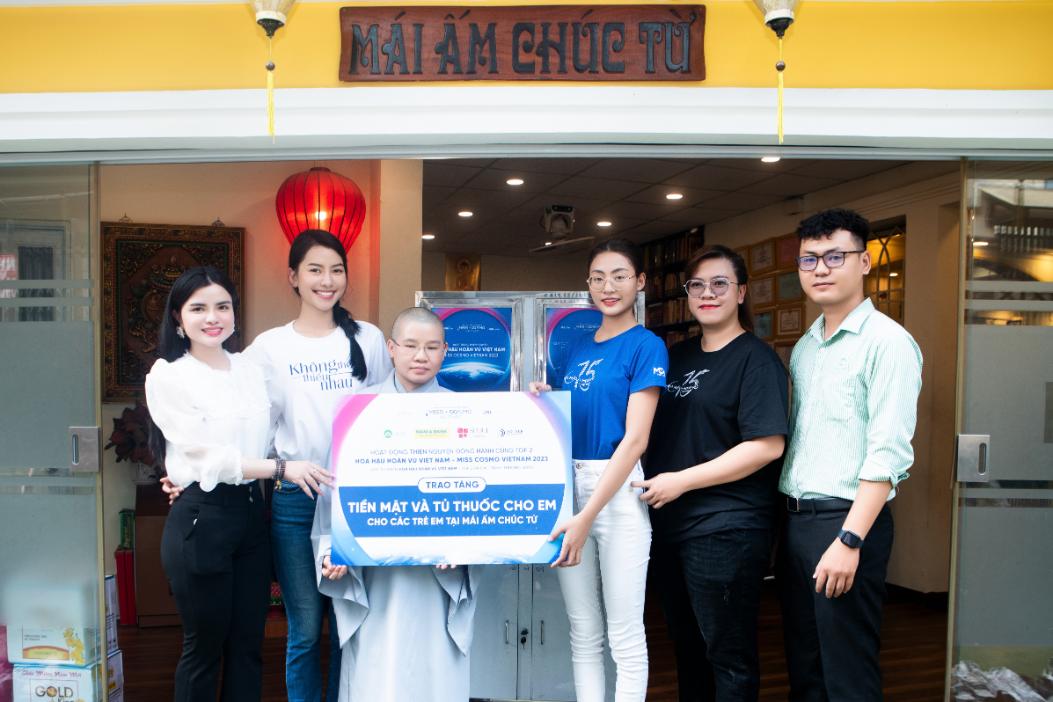 Top 2 Hoa Hau Hoan Vu Viet Nam Va Cac Nha Tai Tro Trao Tang Qua Cho Mai Am 2 1