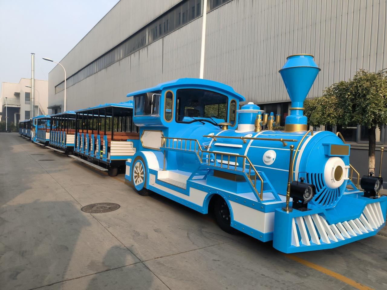 Can Canh Xe Lua Du Lich 2