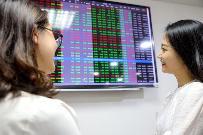 Co Phieu Ngan Hang Tiep Tuc Toa Sang Vn Index Tang Lien 6 Phien 1