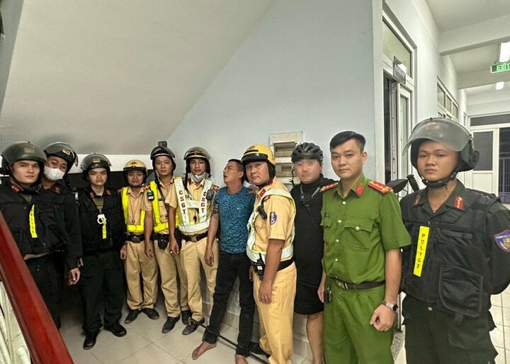 Tp Hcm Canh Sat No Sung Bat Ke Cuop Xe May Nguoi Di Duong 1