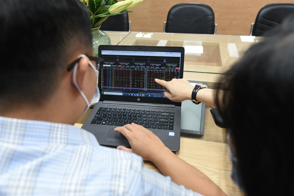 Anh 2 Nha Dau Tu Chung Khoan Ngoc Thang 1685696648737791645264 1